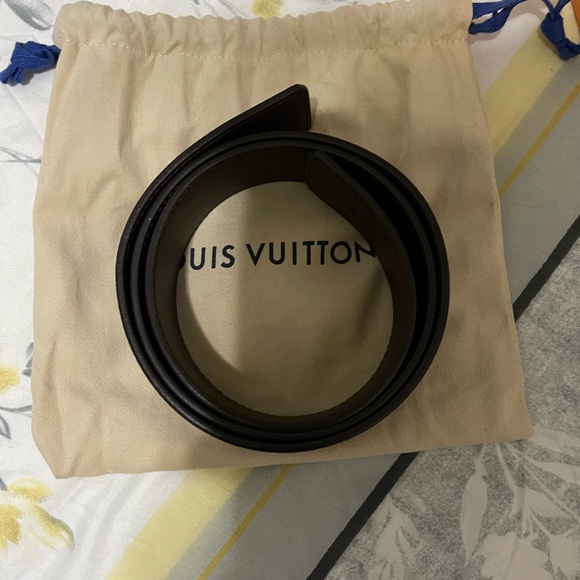 No Buckle Louis Vuitton belt - Picture 4 of 6